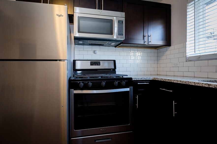 More Photos Of 7545 N Bell Ave, Chicago Apartments For Sale