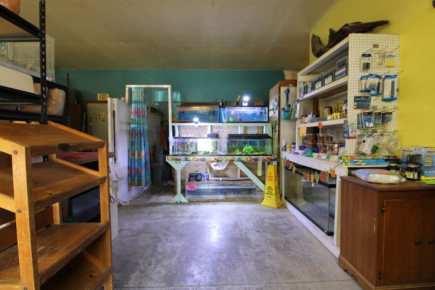 More Photos Of 245 E Toto Rd, Knox Freestanding For Sale