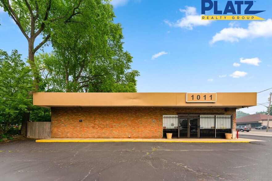 Primary Photo Of 1011 E Market St, Warren Convenience Store For Sale