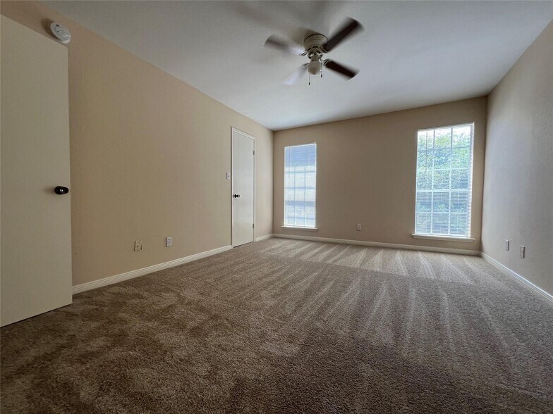 More Photos Of 2626 Holly Hall St, Houston Apartments For Sale