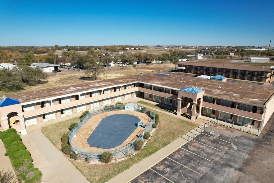 More Photos Of 2500 S Main St, Elk City Hotel For Sale