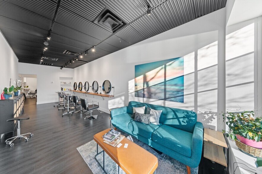 More Photos Of 1-15 Hill St, Southampton Storefront Retail Office For Lease