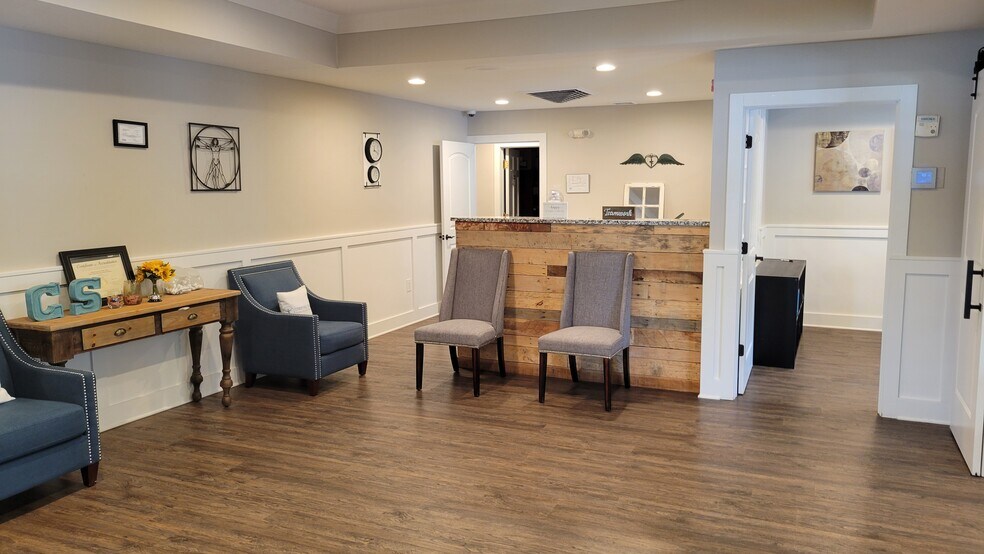 More Photos Of 39475 Ann Arbor Rd E, Plymouth Bank For Lease