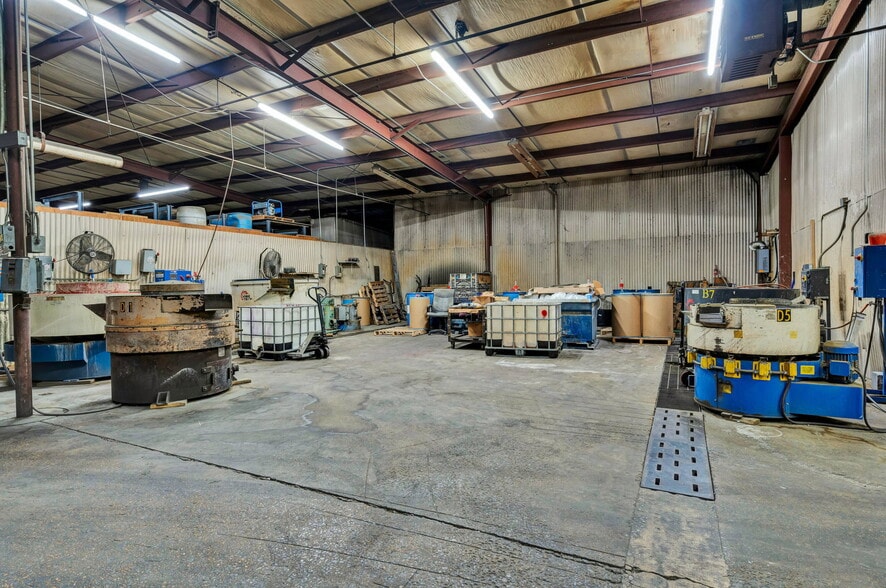 More Photos Of 2450 Riverside Drive, Chattanooga Warehouse For Sale