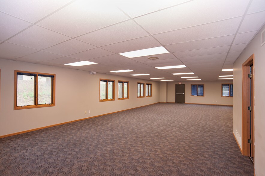 More Photos Of 8980 Hickman Rd, Clive Office For Sale