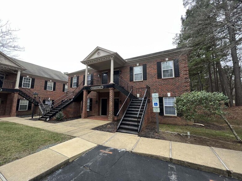 More Photos Of 123 Kingston Dr, Chapel Hill Loft Creative Space For Lease