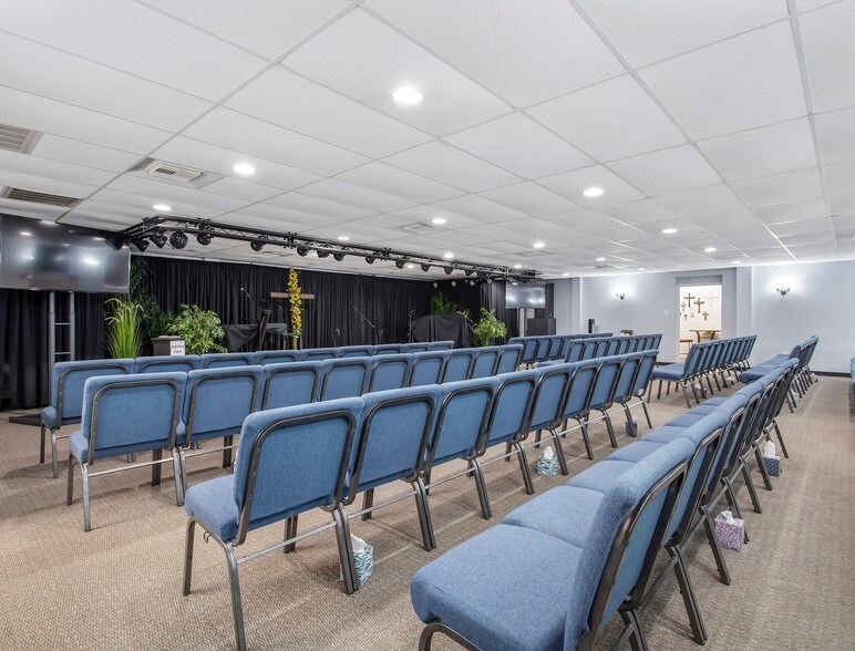 More Photos Of 2020 Anders Ln, Kemah Flex For Lease