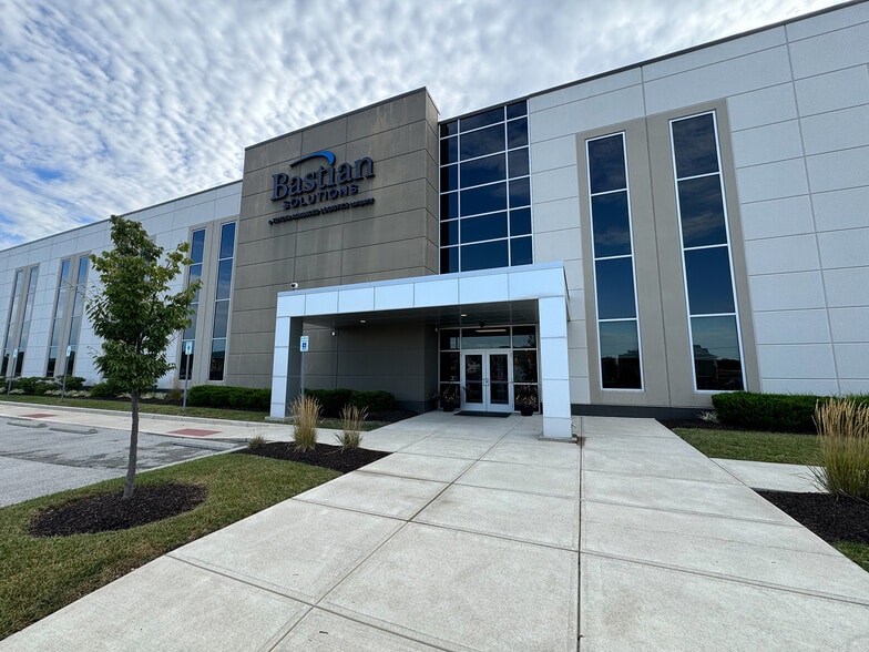 Primary Photo Of 1821 Bastian Ct, Westfield Manufacturing For Sale