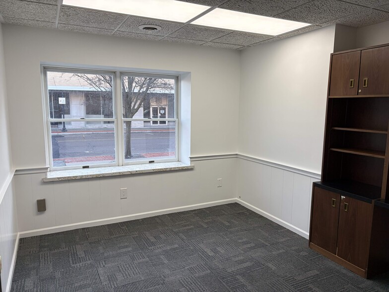 More Photos Of 326 N Wayne St, Piqua Office For Sale