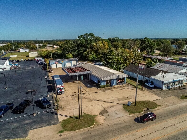 More Photos Of 1428 N Jefferson Ave, Mount Pleasant Freestanding For Sale