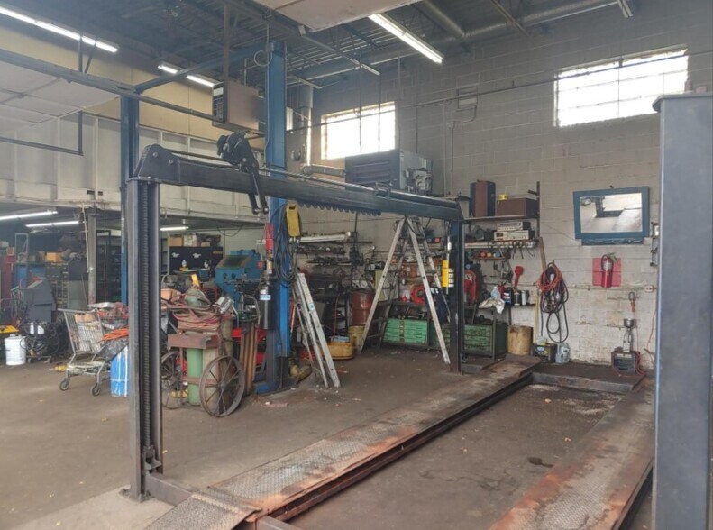 Primary Photo Of 4825 S Archer Ave, Chicago Auto Repair For Sale