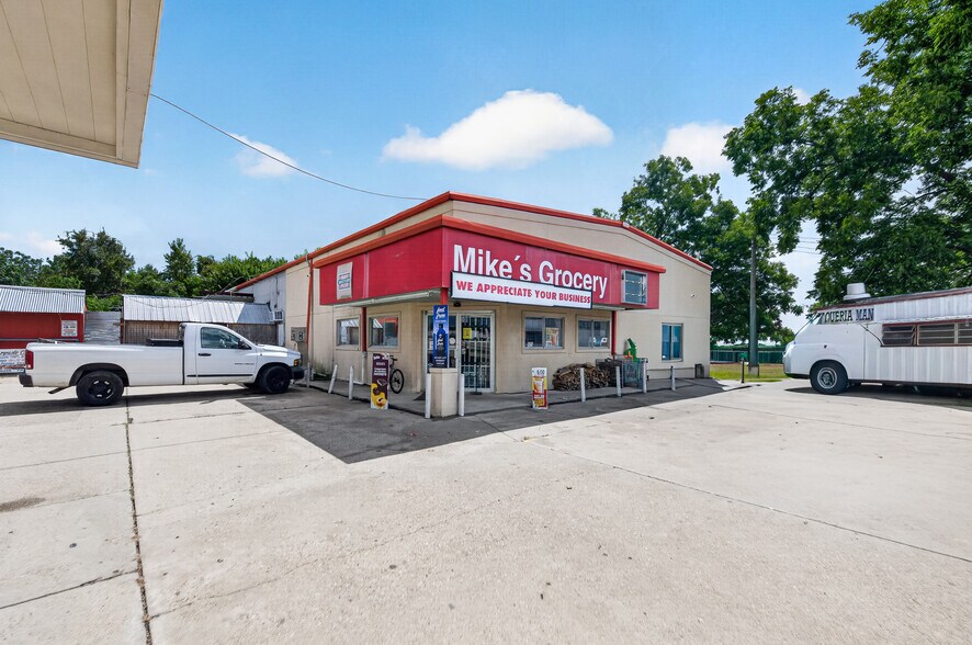More Photos Of 32002 State Highway 249, Pinehurst Service Station For Sale
