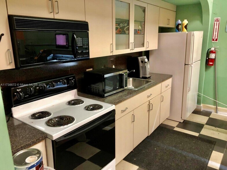 More Photos Of 1751 38th Pl. Unit 1004A Pl, Hialeah Flex For Sale