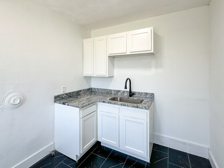 More Photos Of 3737 Scovel Pl, Detroit Apartments For Sale