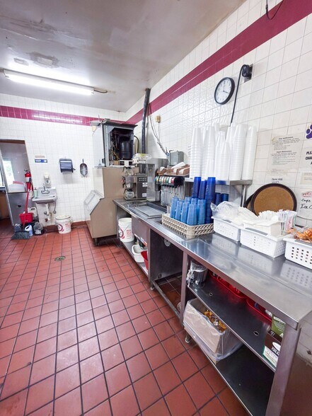 More Photos Of 840 E US Highway 60, Monett General Retail For Sale