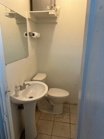 More Photos Of 901 S Woodrow Wilson St, Plant City Office For Sale