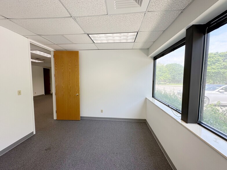 More Photos Of 2004 Fox Dr, Champaign Medical For Sale