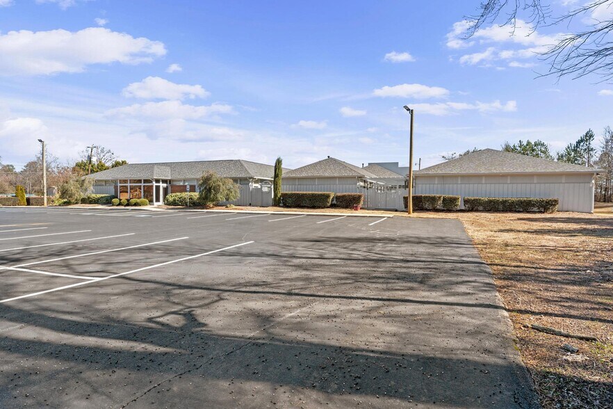 More Photos Of 1016 Everee Inn Rd, Griffin Business Park For Sale