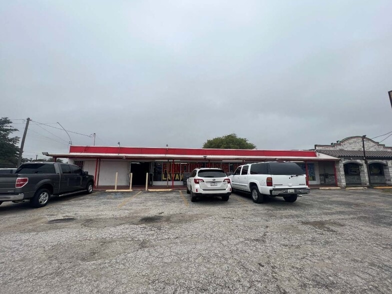 More Photos Of 323 S WW White Rd, San Antonio Freestanding For Sale