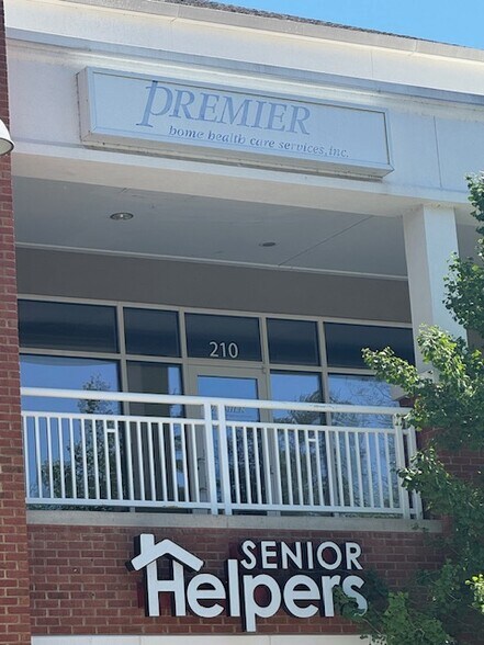 More Photos Of 1550 Hendersonville Rd, Asheville Unknown For Lease