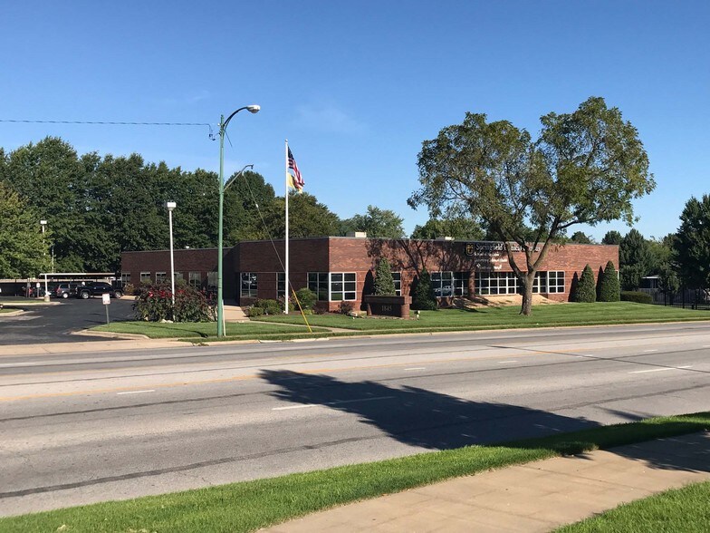 More Photos Of 1845 S National Ave, Springfield Office For Sale