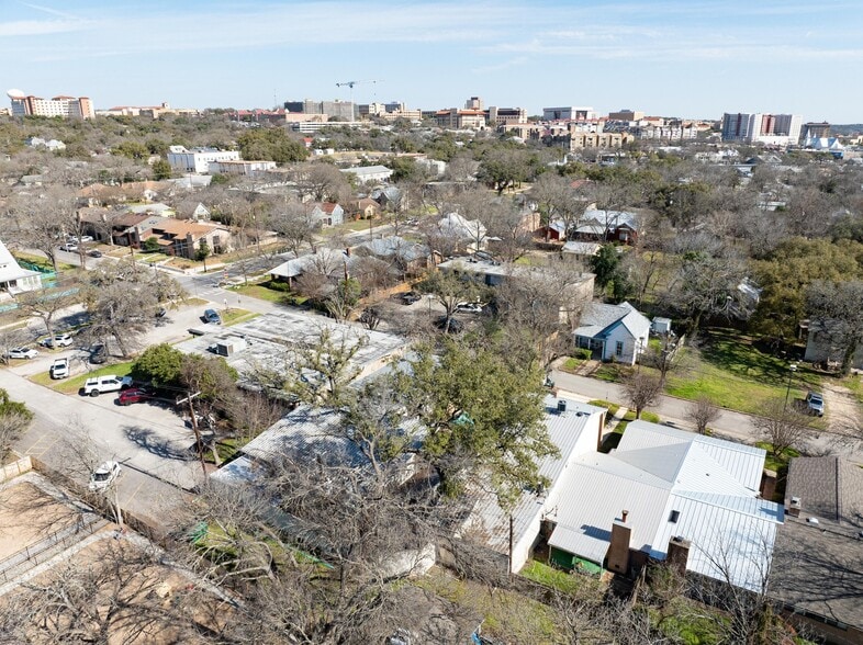 More Photos Of 121 Scott St, San Marcos Office Residential For Sale