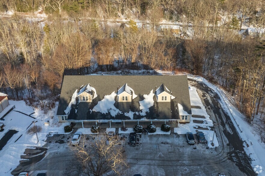 More Photos Of 128 Main St, Sturbridge Medical For Lease