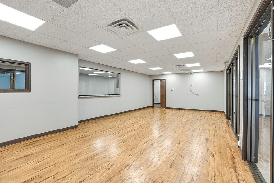 More Photos Of 1414 Arlington St, Ada Medical For Lease