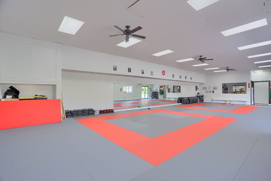 More Photos Of 115 W Main St, Evans City Freestanding For Sale