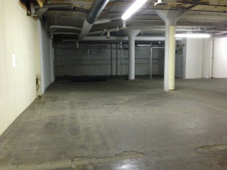 More Photos Of 4 Van Auker St, Rochester Flex For Sale