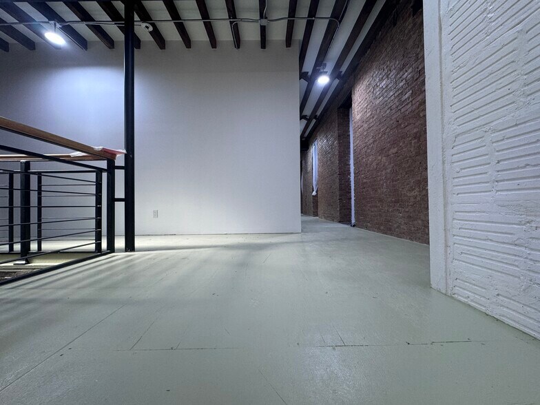 More Photos Of 39 Washington Ave, Brooklyn Storefront Retail Office For Lease