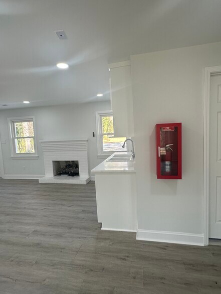 More Photos Of 679 Oakridge Farm Hwy, Mooresville Office For Lease