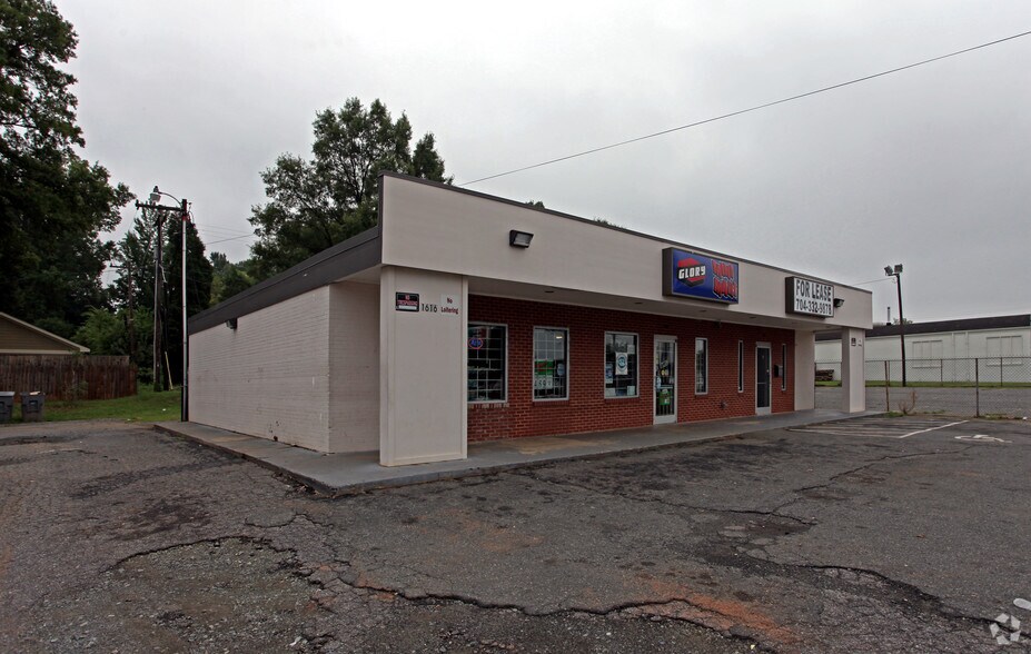 More Photos Of 1616 N Graham St, Charlotte Freestanding For Lease