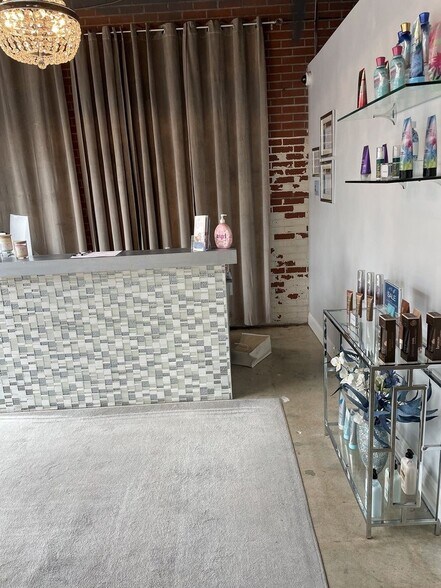 More Photos Of 213-219 E Broad St, Savannah Storefront For Lease
