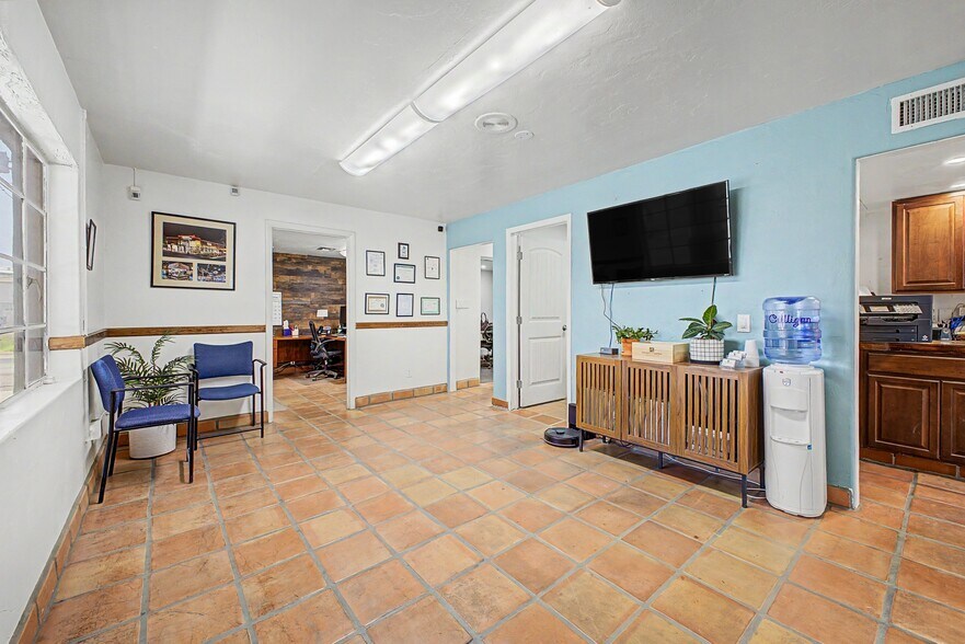 More Photos Of 2201 E 21st St, Tucson Warehouse For Lease