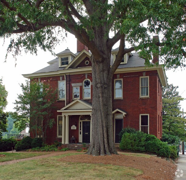 More Photos Of 1110 Brookstown Ave, Winston-Salem Office For Lease