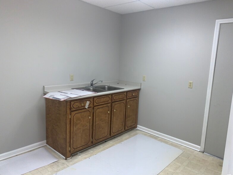 More Photos Of 2508 N Main St, Anderson General Retail For Lease