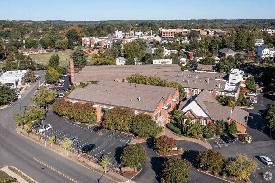More Photos Of 701 Kenmore Ave, Fredericksburg Office For Lease