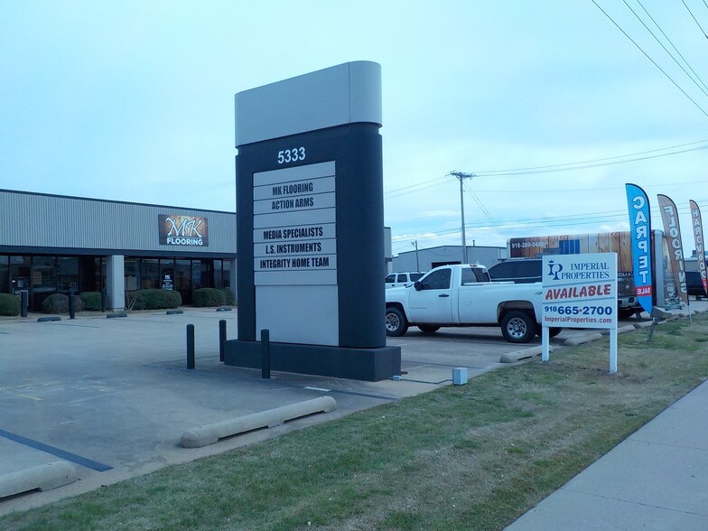 More Photos Of 5333 S Mingo Rd, Tulsa Showroom For Lease