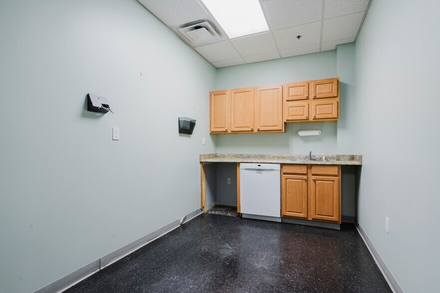 More Photos Of 42 Winter St, Pembroke Light Distribution For Lease