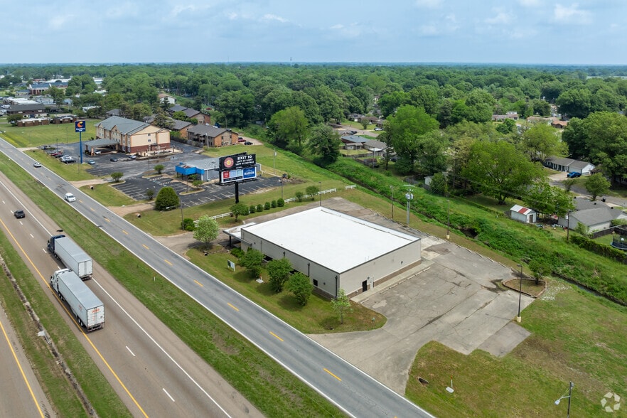 More Photos Of 2596 Interstate 55, Marion Medical For Sale