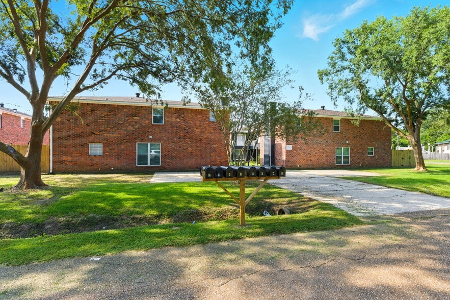 More Photos Of 3150 Oneal Ln, Baton Rouge Multifamily For Sale