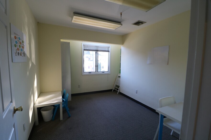 More Photos Of 518 Clifton Ave, Clifton Office For Sale