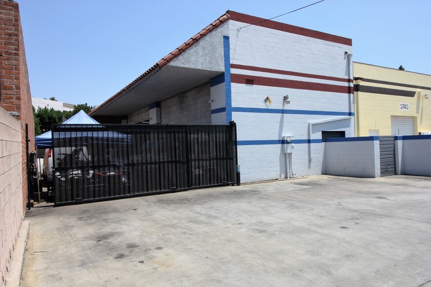 More Photos Of 3739-3741 Robertson Blvd, Culver City Service For Sale