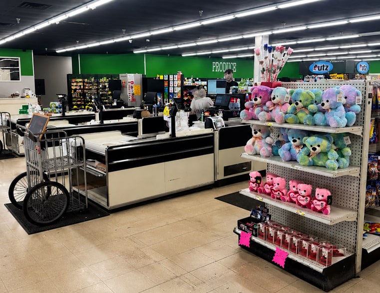 More Photos Of 1925 S Defiance St, Archbold Storefront For Sale