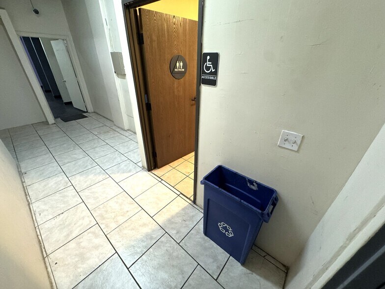 More Photos Of 800-810 S Los Angeles St, Los Angeles Freestanding For Lease