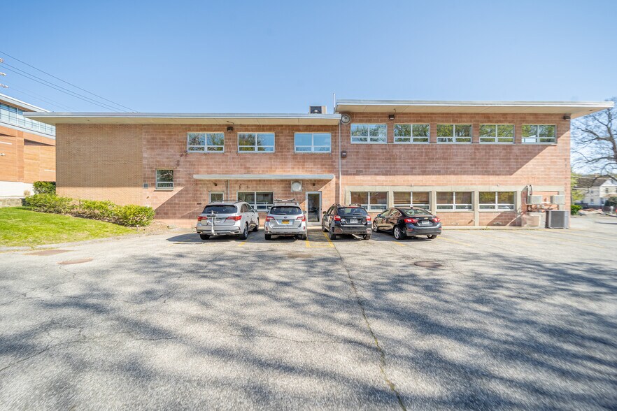 More Photos Of 409-411 Manville Rd, Pleasantville Medical For Lease