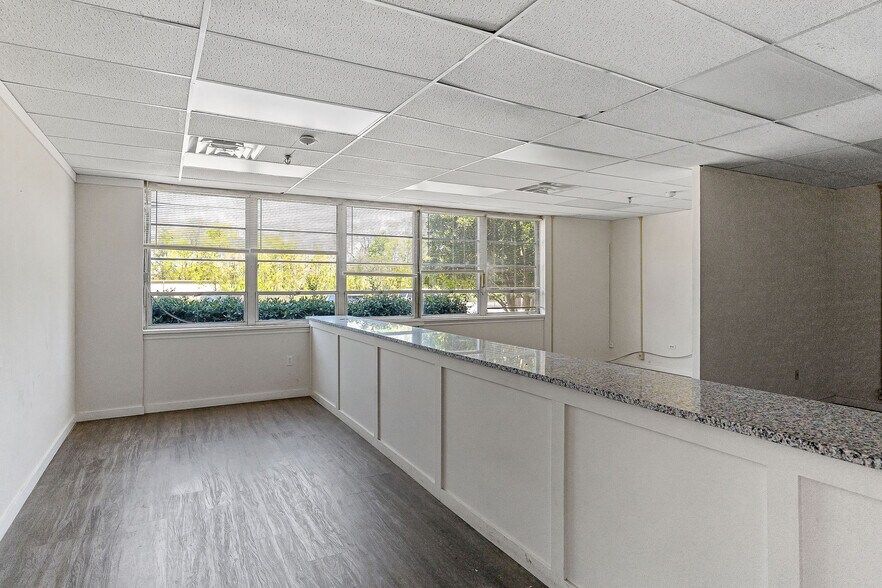 More Photos Of 204 Red Rd, McMinnville Warehouse For Sale