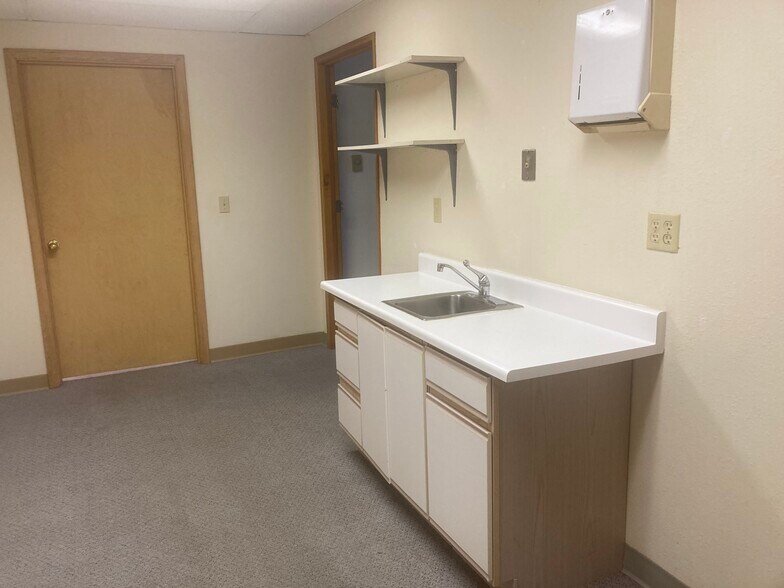 More Photos Of 1490 Commercial St, Astoria Office For Lease