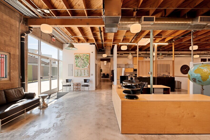 More Photos Of 5450-5458 W Washington Blvd, Los Angeles Office For Lease
